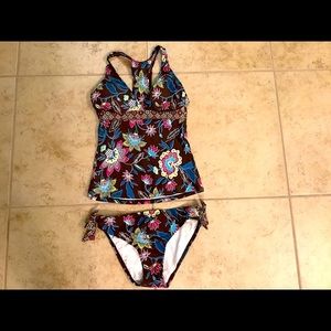 2 piece bathing suit —-never worn   34BC top Medium bottom